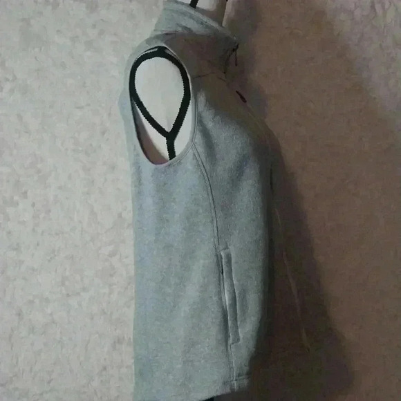 Orvis Light Grey Zip Up Vest with 3 Zippered Pockets Size M - Picture 3 of 10